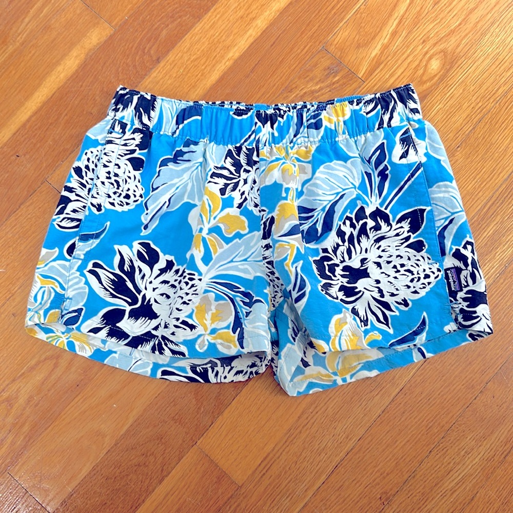 Patagonia shorts!! Flowers!!
